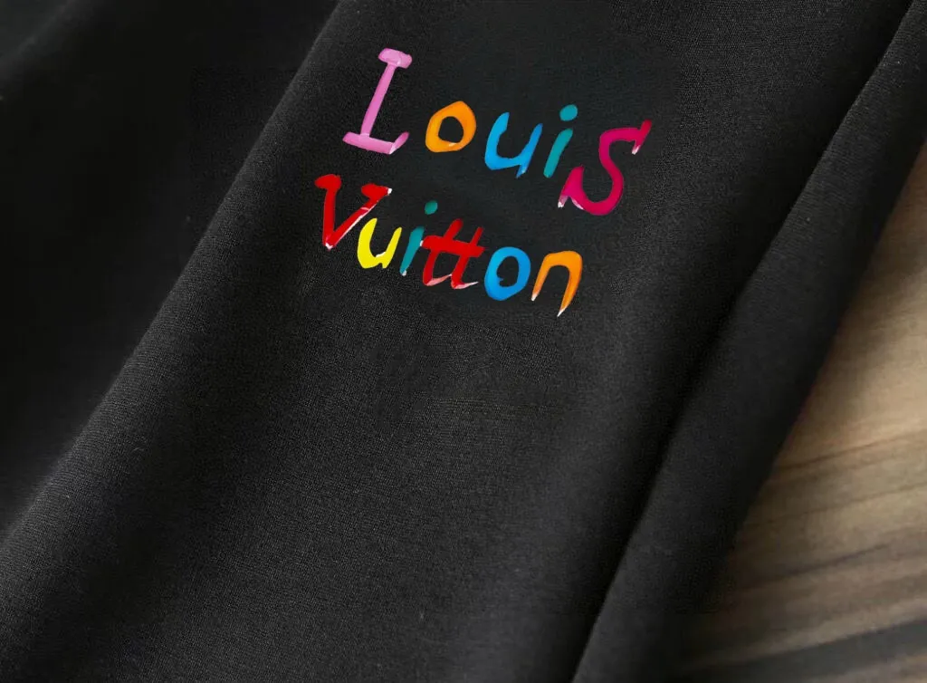 🅿️400 [LV Louis Vuitton] (Fat Man Gospel) hot-selling suit is coming. Focus on the original version of the official website. 2025 new hot-selling cardigan sweater suit. The original order is the best. 🇭🇰The meticulous work of top designers is dedicated to a fitting and perfect upper body effect. 100% natural high-quality Roman cotton, close-fitting comfort, noble and elegant! Original hardware embodies elegance and nobility! Counter size: M-5XL (maximum wear up to 220 pounds)